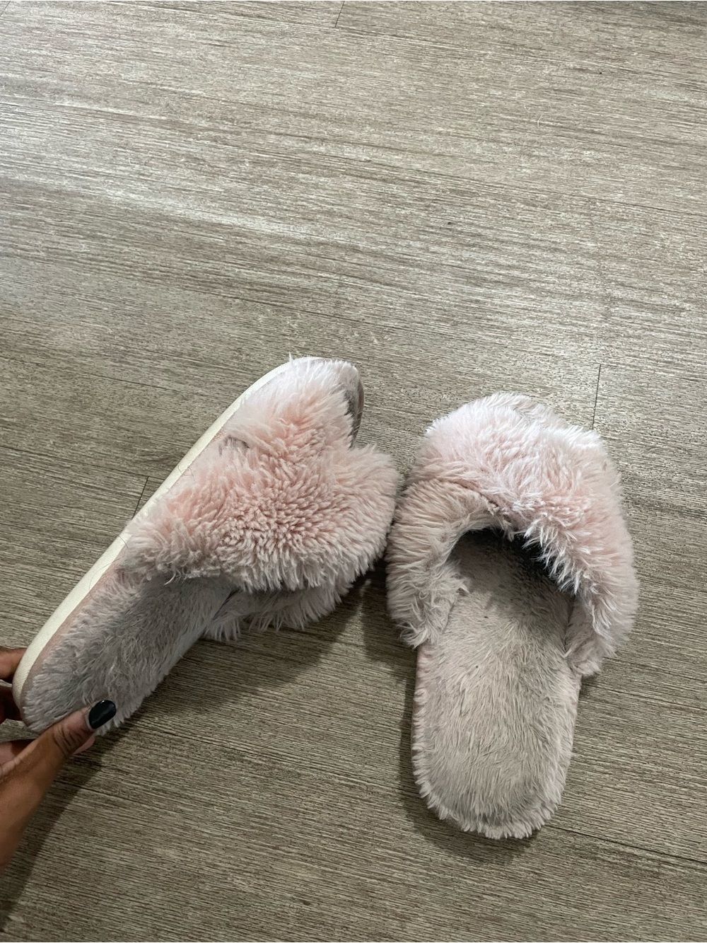 Amazon Women's Plush Faux-Fur Slide Slippers in Light Pink - Picture 3 of 4